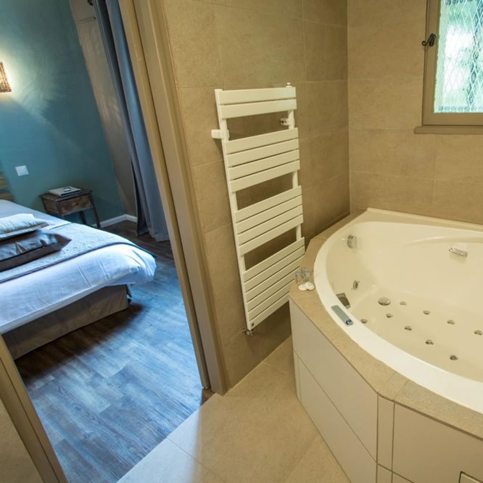 chambre avec jacuzzi