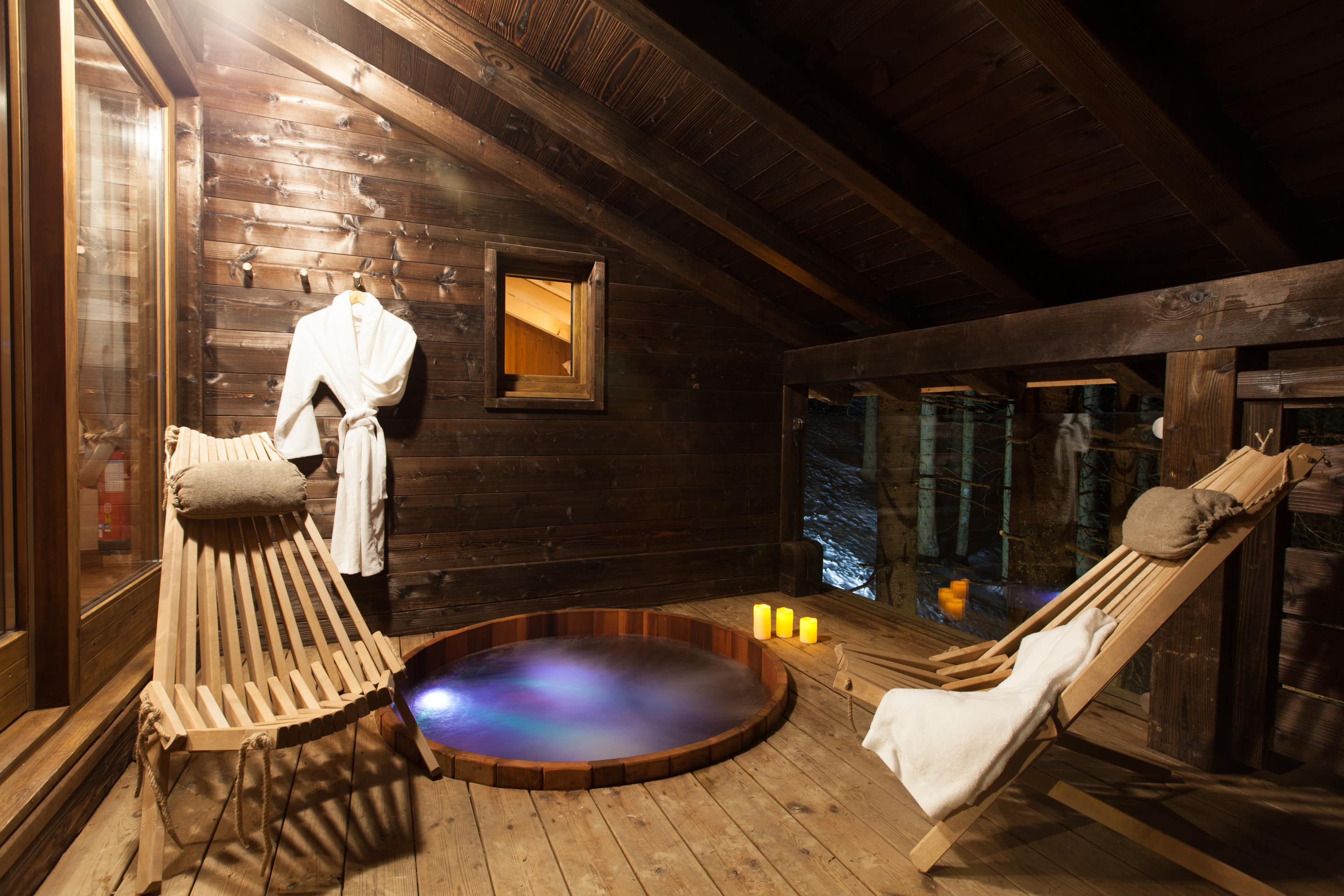 cabane dans les arbres avec jacuzzi