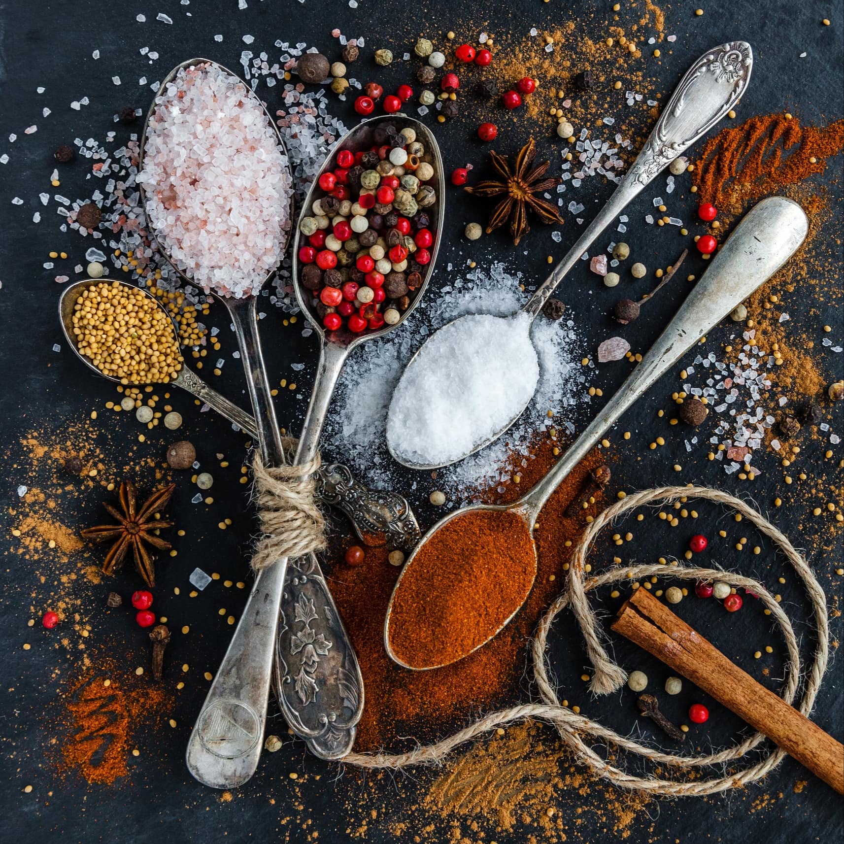 Mélange de cuisines espagnole, française, africaine et indienne, la cuisine de l’île est aussi variée que délicieuse !