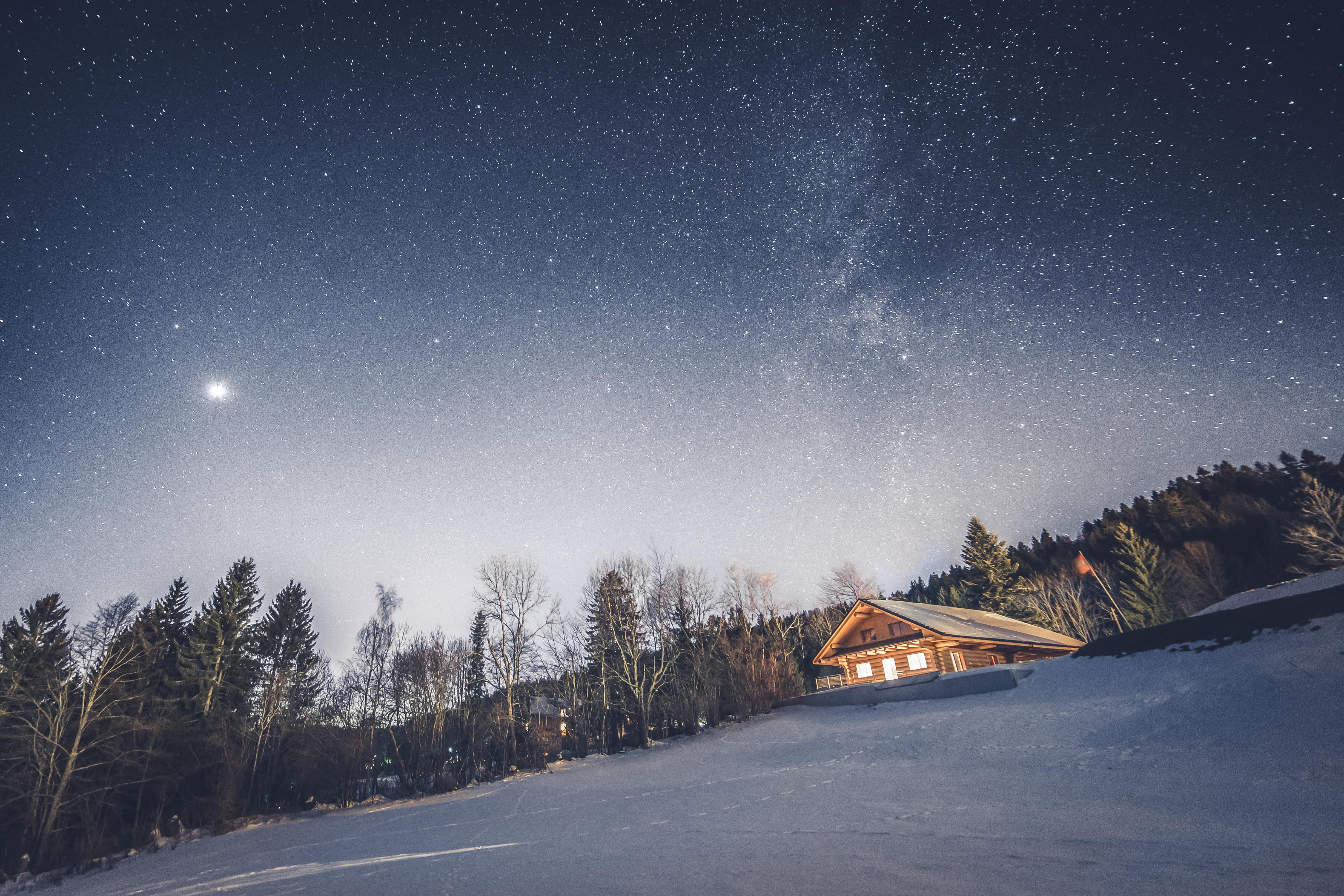 cabine dans le jura dans la neige