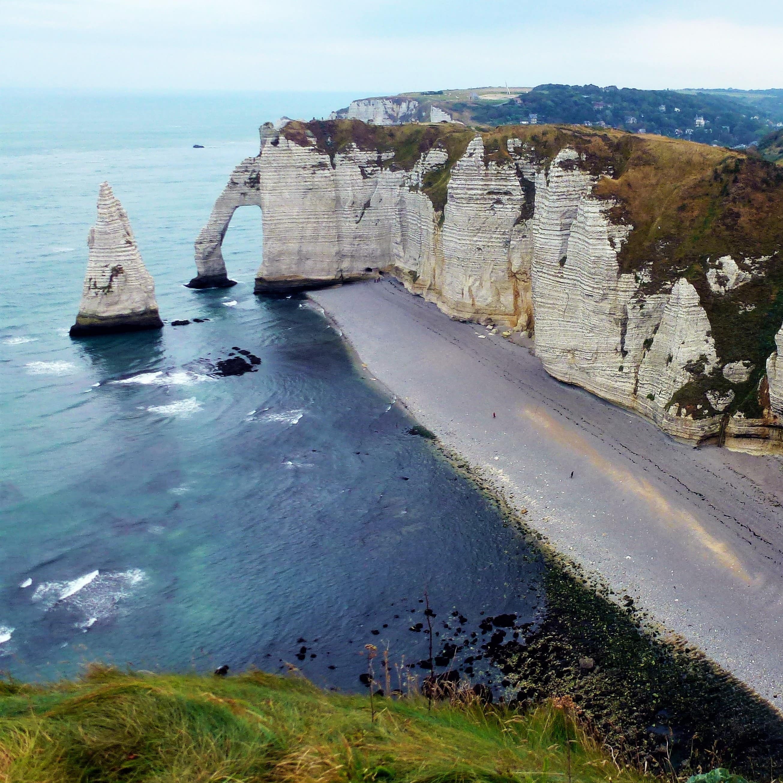 Les célèbres falaises d’Étretat