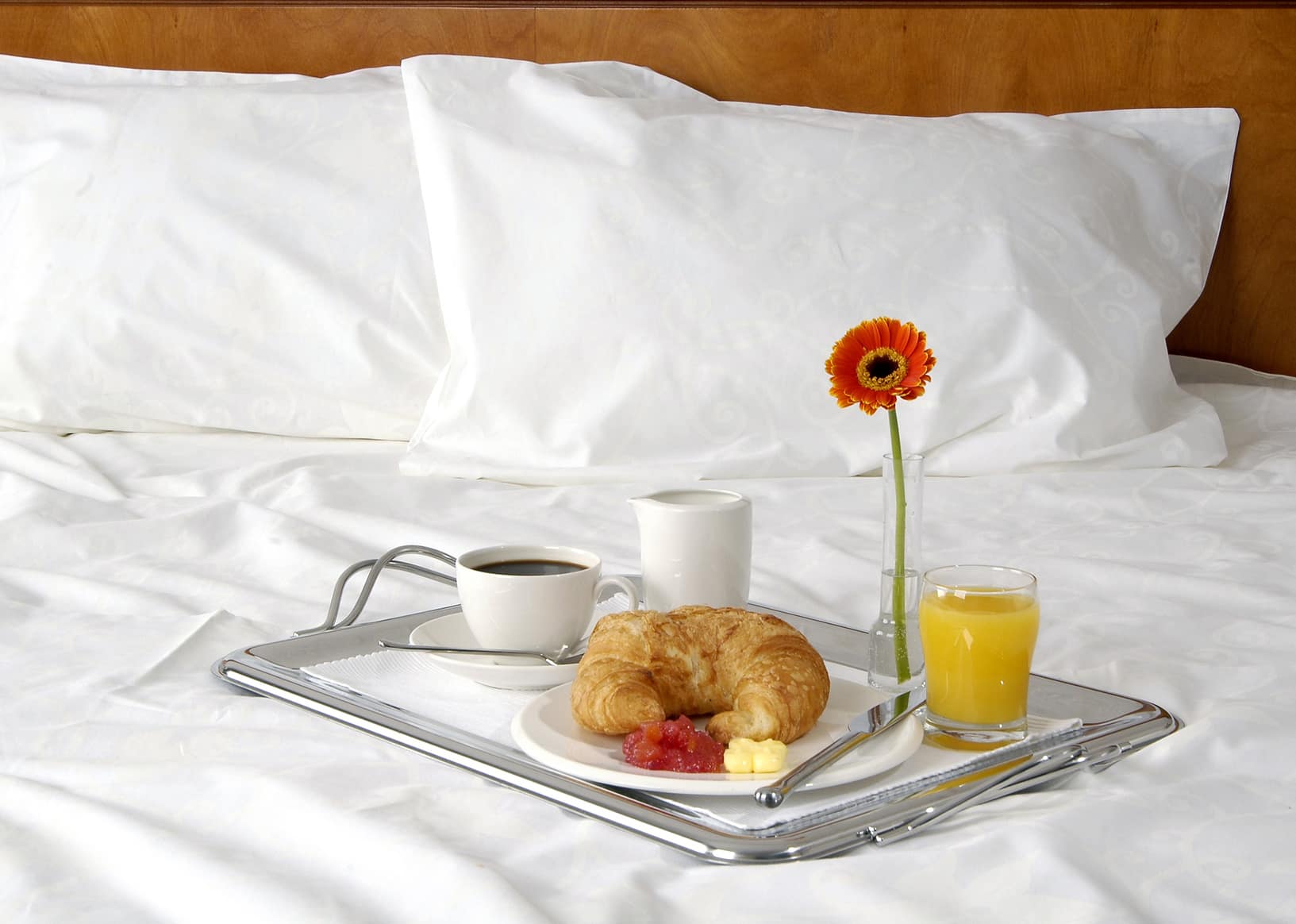 petit dejeuner au lit