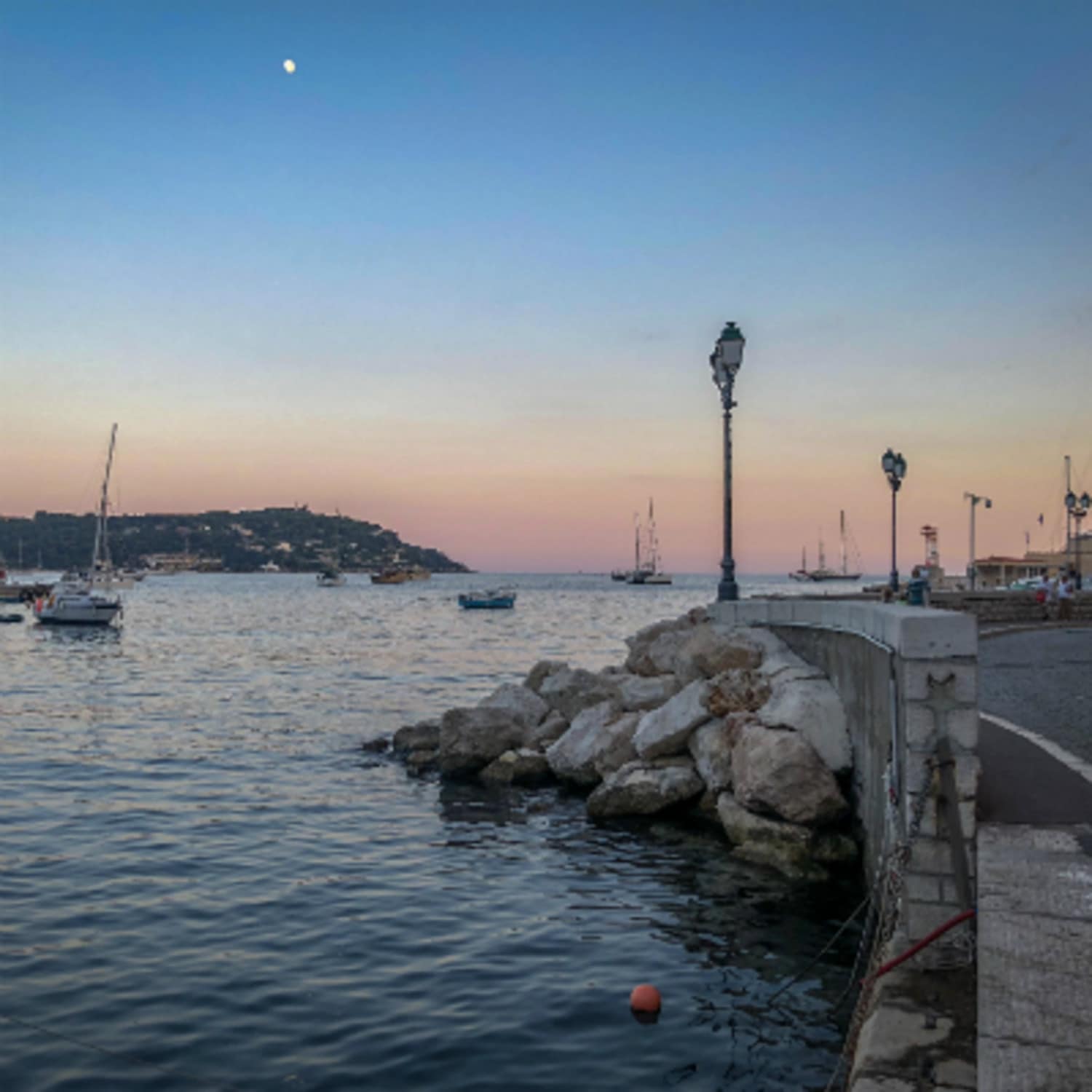 Petit port sur la Côte d'Azur