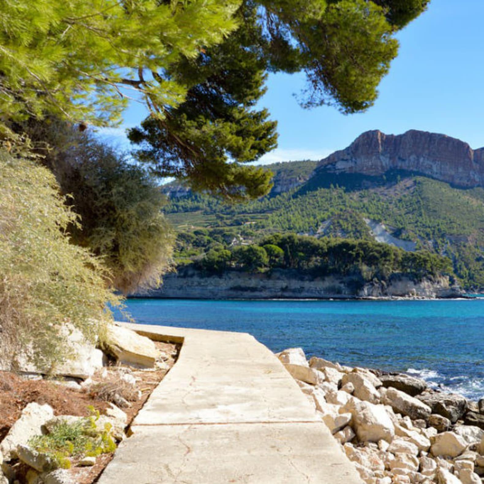 Chemin en bord de mer, mer Méditerranée, paysage marin, location Canet plage