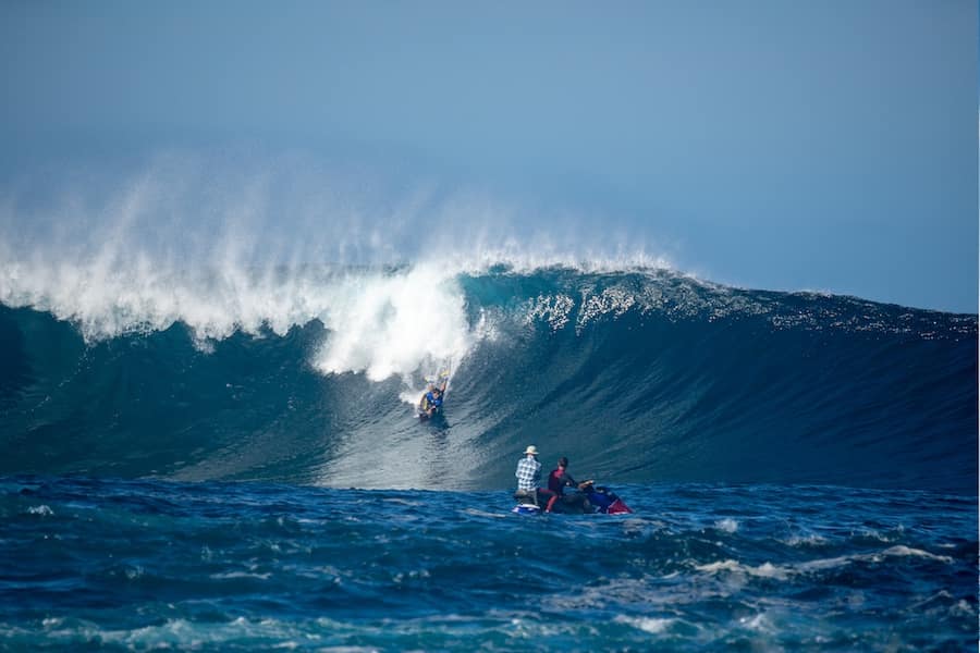 wave surfing in Maui