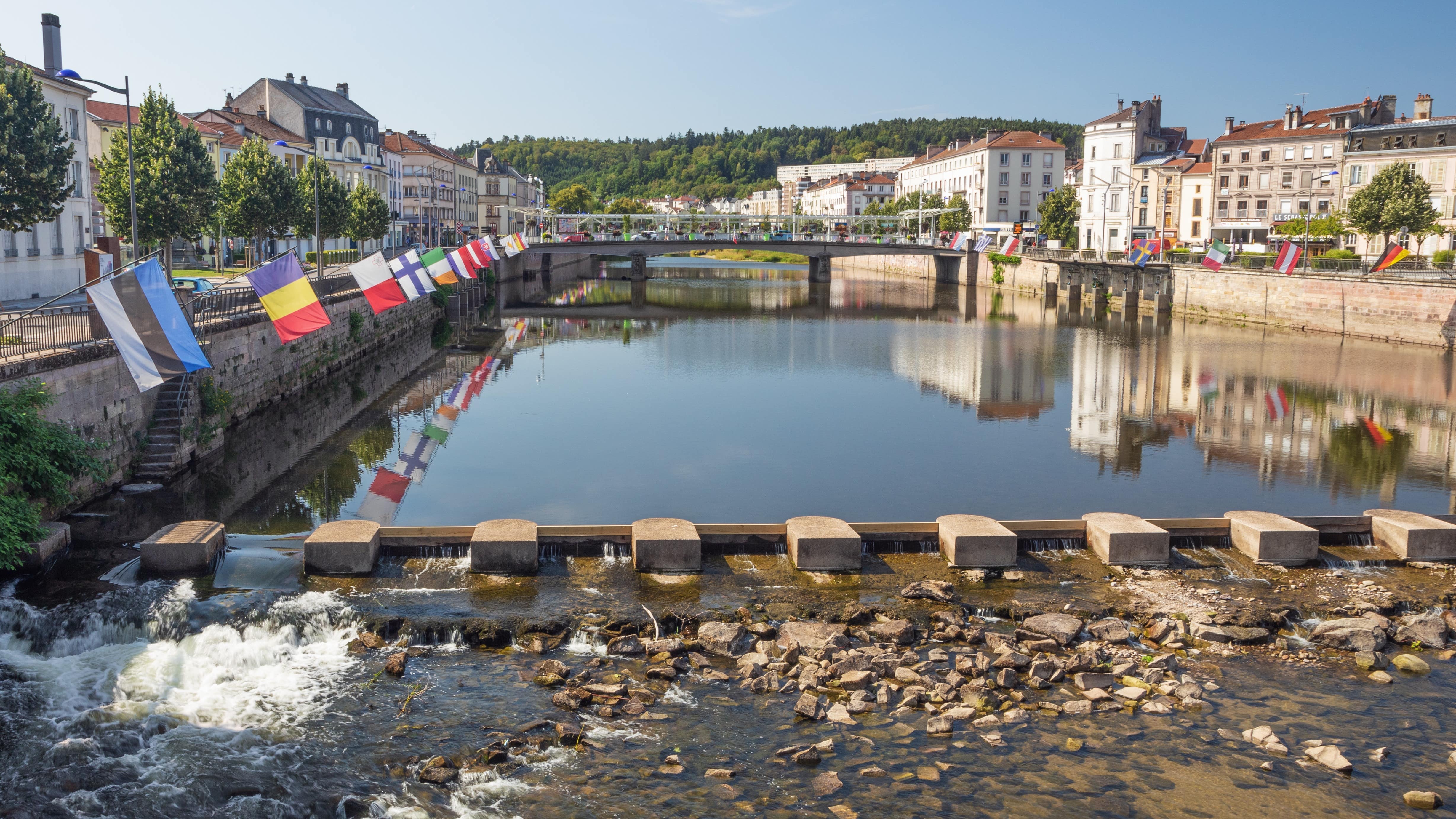 La Mozelle et le pont Clemenceau à Épinal dans les Vosges