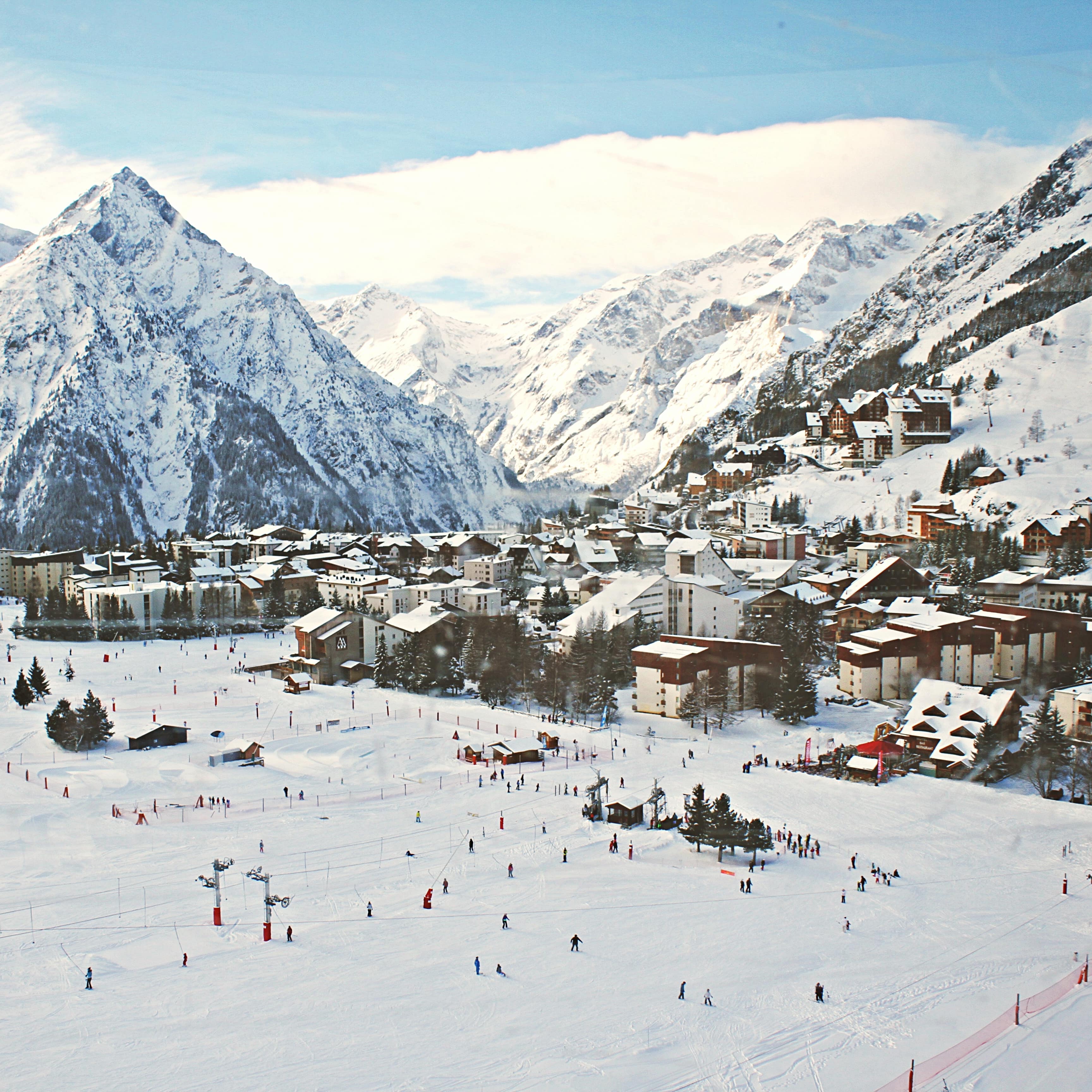 Vue aérienne sur le village des Deux Alpes