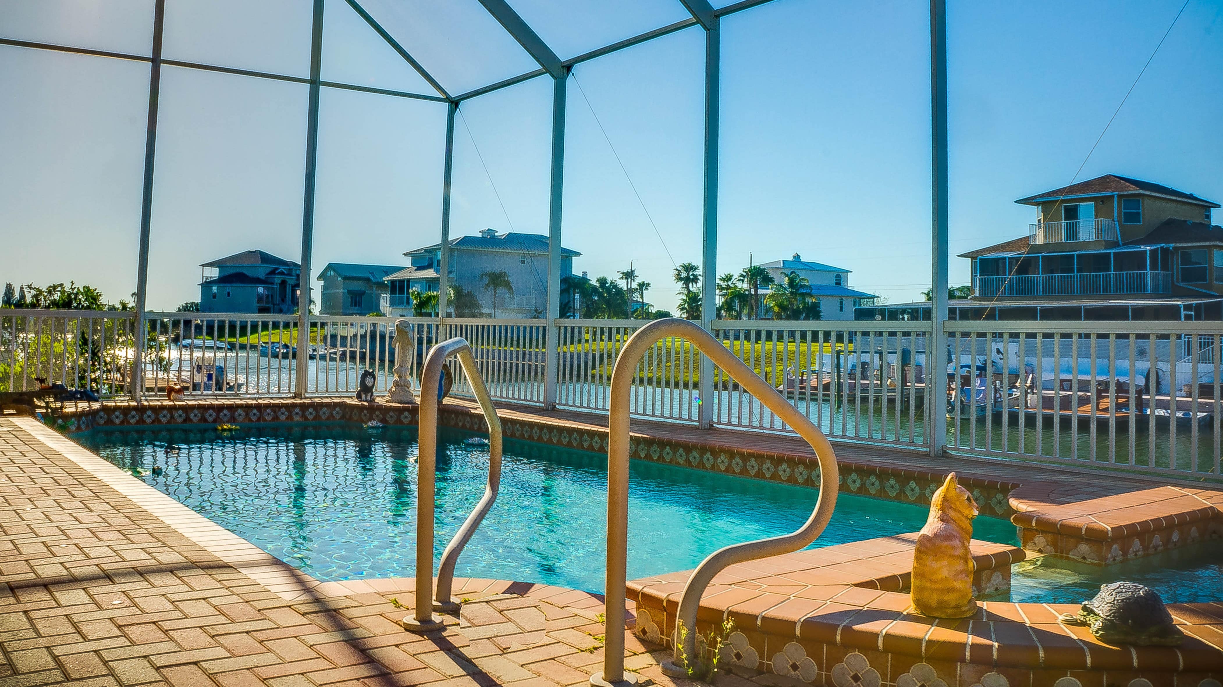 Vacances en location avec piscine couverte