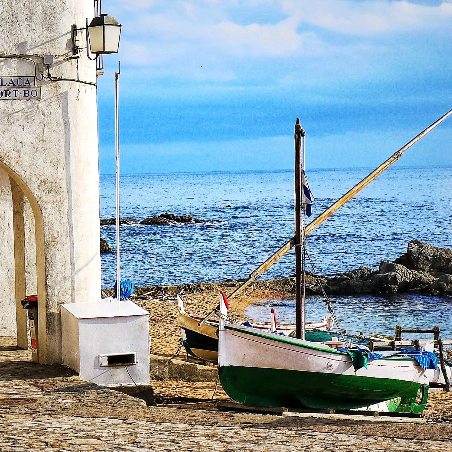 Le calme de la mer Méditerranée de la Costa Brava