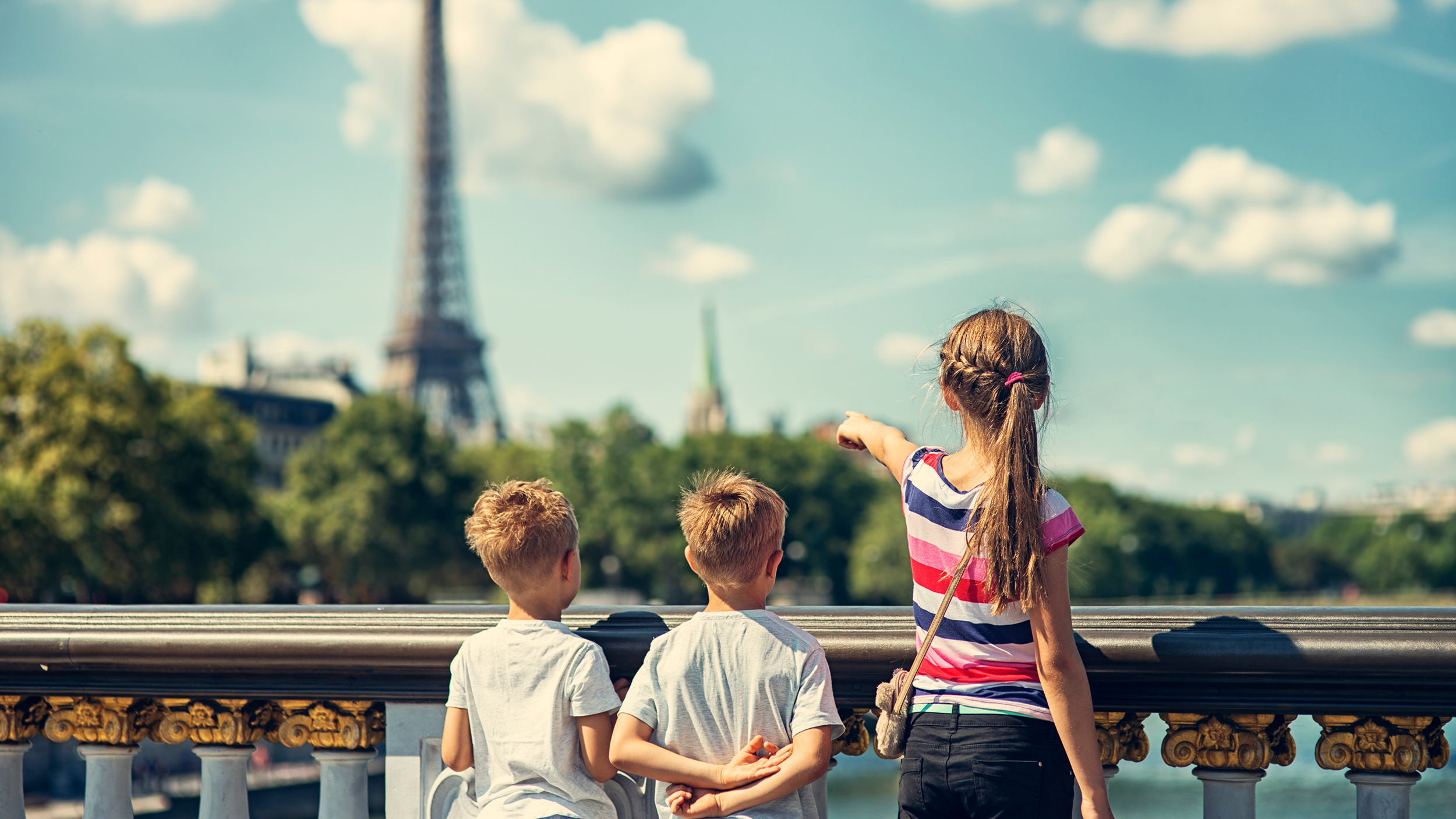 La Tour Eiffel désignée premier site touristique mondial à ne pas manquer d’après les familles françaises